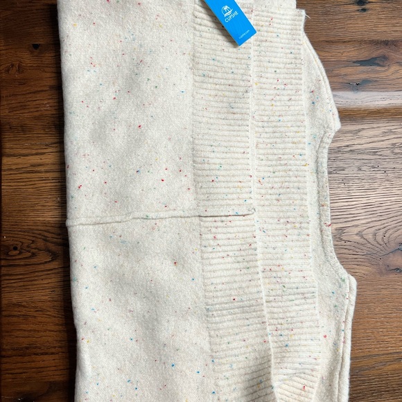 Cupshe Cream V-Neck Sweater
Brand new with tags - Picture 4 of 4